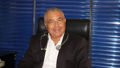 أستاذ جراحة قلب يطالب بعدم صرف الأدوية إلا بروشتات موثقة من عيادات الأطباء
