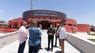 بالصور .. وزيري يتابع اللمسات الأخيرة لسيناريو العرض المتحفي لمتحف كفر الشيخ