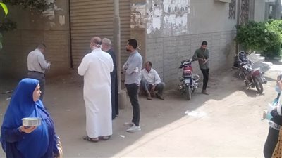 بالرغم من التحذيرات إصرار أولياء الأمور علي الإنتظار أمام اللجان بالقليوبية