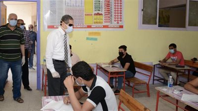 محافظ الغربية يتفقد لجان الثانوية العامة بمدرسة النصر التجريبية للغات-صور