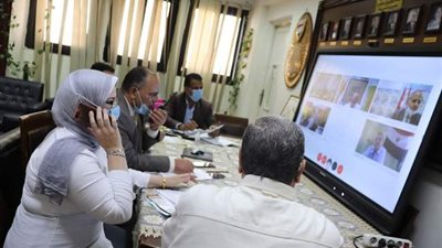 وكيل وزارة التعليم بالقاهرة يتفقد انتظام سير امتحان الديناميكا بالثانوية العامة بغرب العاصمة