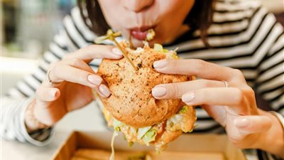 هل تنتقل عدوى كورونا عبر تناول الطعام الملوث ..اليك الاجابة