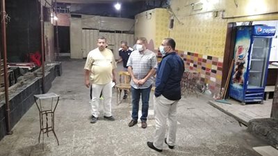 سعداوي يتابع تنفيذ قرارات عودة العمل بالمقاهي والمطاعم بالسويس