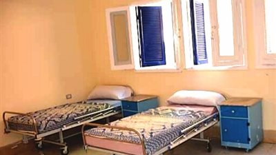 طاقم طبي لرعاية طالبة الثانوية العامة فى لجنة خاصة بالوادى الجديد