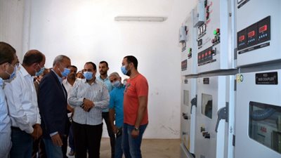 المحافظ يشهد توصيل الكهرباء لمستشفى كفر شكر استعدادا لافتتاحها