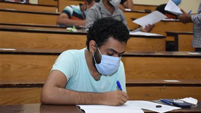 طلاب السلام للهندسة يؤدون امتحانات اخر السنه