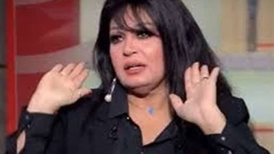 بكلمات مؤثرة..فيفى عبده تنعى رحيل الفريق محمد العصار