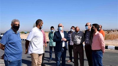 محافظ الأقصر يتفقد أعمال المرافق بالمنطقة الصناعية بالبغدادى