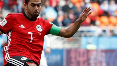 مفاجأة .. وسطاء يتدخلون لإقناع احمد فتحي بالاستمرار في الأهلي