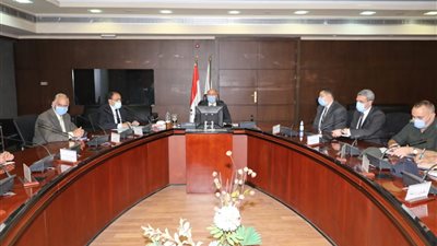 الوزير يبحث مع مستشار رئيس الجمهورية اليات تشغيل منظومة النقل الذكى بـ6 طرق