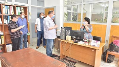 محافظ أسيوط يؤكد ضرورة دخول العاملين للديوان العام عبر ممرات التعقيم