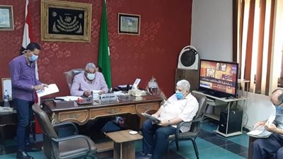 رئيس مدينة الزقازيق يترأس اجتماعا موسعا لمتابعة الاجراءات الاحترازية والتمهيد لعودة النشاط الاقتصادى