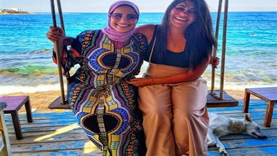 رانيا يحيى تشارك متابعيها إطلالة مبهجة برفقة رغد سمير