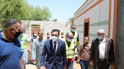 نائب المحافظ يتفقد مشروعات 