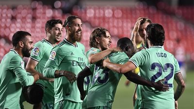 هدف مدافع ريال مدريد العالمي من زاوية شبه مستحيلة.. فيديو