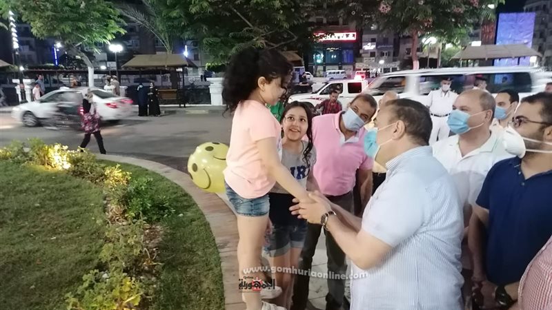محافظ المنوفية أثناء