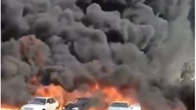 لحظة اندلاع حريق هائل في خط خام (شقير - مسطرد) بطريق إسماعيلية الصحراوى.. فيديو