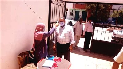 توزيع 37 كاشف حرارى على إدارات وحضانات التضامن بالوادى الجديد