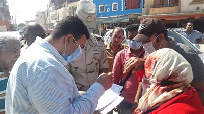 نائب محافظ السويس في جولة تفقدية لقري حي الجناين