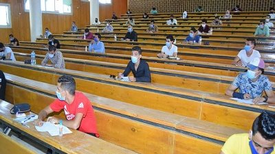 للأسبوع الثاني .. طلاب جامعة سوهاج يواصلون امتحانات نهاية العام..صور