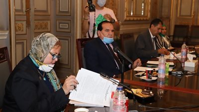 جامعة عين شمس تستضيف اجتماع اللجنة العليا لتعليم الكبار