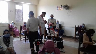 مدير عام التأمين الصحي بالشرقية يتفقد لجان امتحانات المعهد الفنى الصحى بالعاشر من رمضان