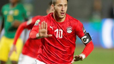 بيراميدز يكشف حقيقة التواصل مع هيدرسيفيلد الإنجليزي لشراء رمضان صبحي