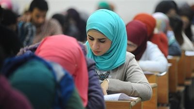 بدء امتحان الجبر والهندسة الفراغية لطلاب الثانوية شعبة علمى رياضيات