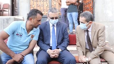 محافظ الغربية ونائبه يقدمان واجب العزاء لأسرة شهيد سيناء بمسقط رأسه