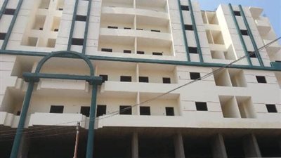 الإنتهاء من طلاء ٣٠٣١ واجهة مبنى باللون الموحد بالشرقية