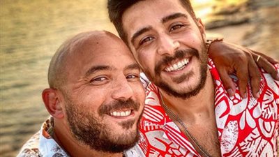 محمود العسيلى يشيد بالمطرب أحمد كامل.. 