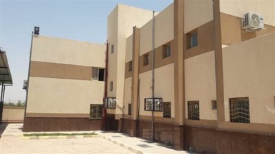 ٤ وحدات جاهزة للتأمين الصحى الشامل بالقرنة غرب الأقصر .صور