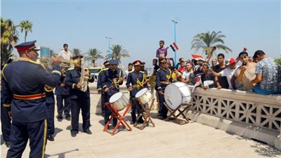 عروض للقوات البحرية فى بحر وشوارع الاسكندرية