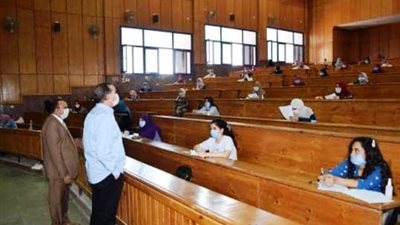 ٢٩٦٤ طالبا وطالبة بتربية سوهاج يواصلون امتحانات نهاية العام.. صور