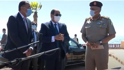 الرئيس السيسي يقوم بجولة تفقدية بمنطقة المنتزه التاريخية بالإسكندرية.. فيديو