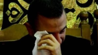 انهيار احمد سعيد عبد الغنى فى عزاء والده