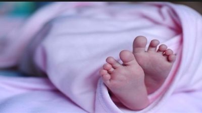 تقتل طفلتها بمساعدة شقيقها انتقاما من والدها