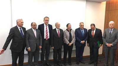 وزراء الانتاج الحربي والتنمية المحلية والبيئة يلتقون وزير الطاقة ببرلين