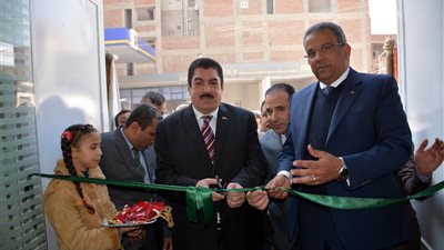 المحافظ ورئيس البريد يفتتحان 3 مكاتب بريد بالقليوبية.. صور