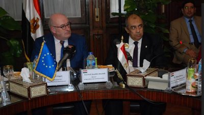مفوض الاتحاد الأوروبي يلتقى ابو ستيت ويشيد بالإصلاحات الاقتصادية