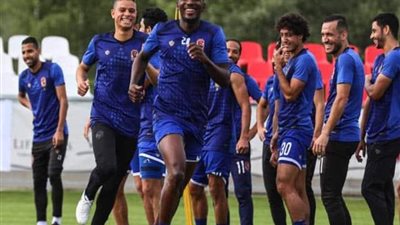 نجم الاهلى يجمع متعلقاته ويغادر النادى