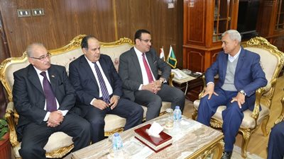 محافظ المنوفية يستقبل رئيس حزب الحرية بمكتبه بالديوان العام