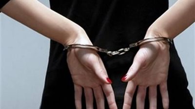 تعتدي على مسن مصاب بالزهايمر و الكاميرات تكشفها