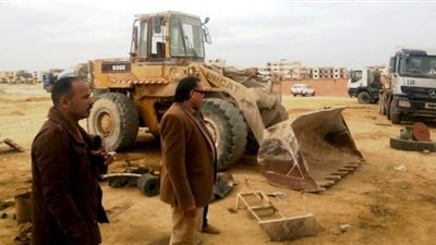 إزالة مصنعين مخالفين بمدينة بدر وغلق محلات تغيير النشاط بالصور