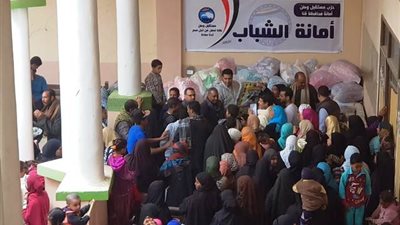 مستقبل وطن يوزع 300 بطانية للأسر الأكثر احتياجاً بفرشوط بالصور