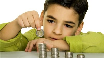 خمس طرق لتعليم العادات المالية الجيدة لأطفالك