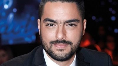 حسن الشافعى ينشر صورة له مع طفلته