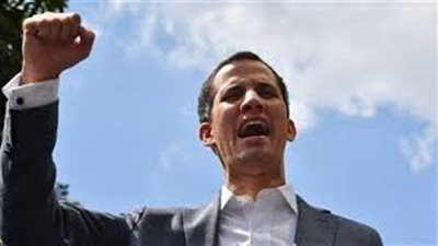 فنزويلا تجمد حسابات زعيم المعارضة جوايدو وتحظر سفره