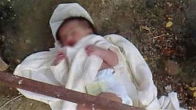 طفل الخطيئة في مصرف بكفر الشيخ حيا .. والام تعترف