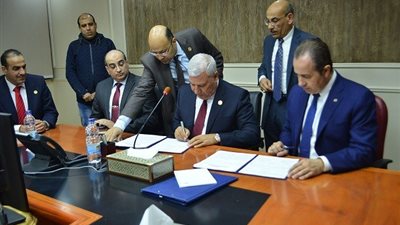 محافظ مطروح : الرقابة الادارية تعيد ٧٦٦ مليون لخزانة الدولة .. صور